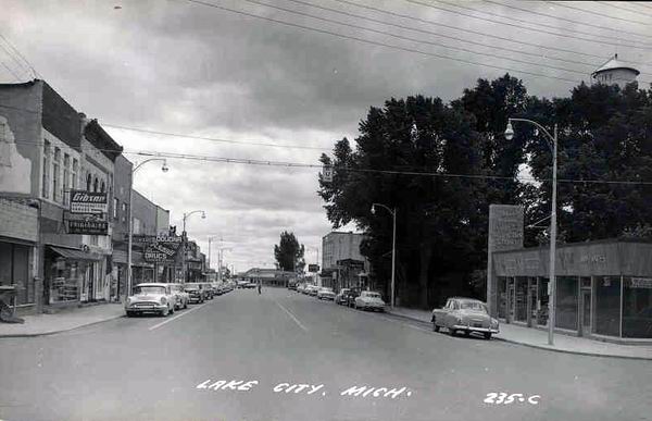 Saukee Theatre - Saukee Theater Lake City (newer photo)